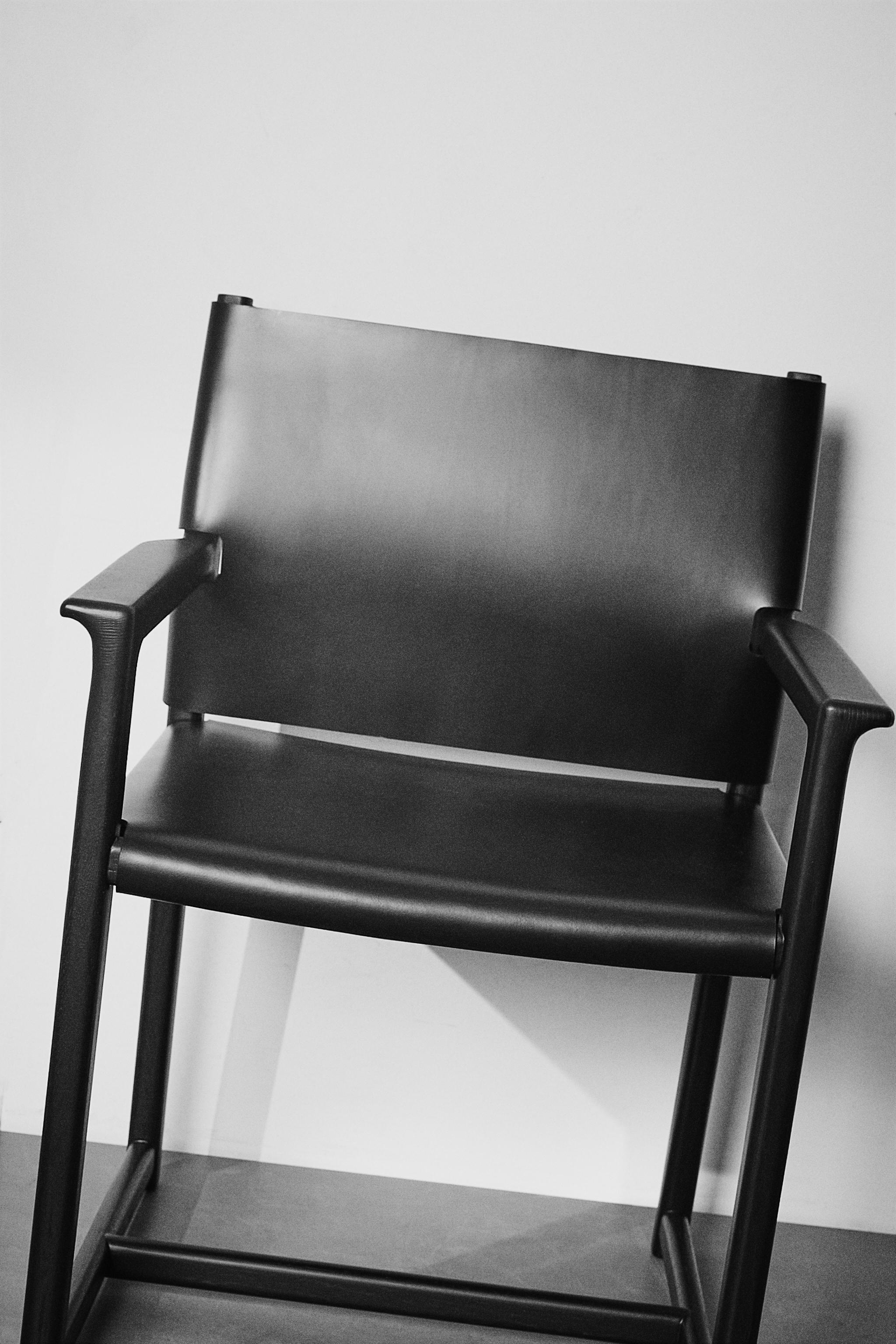 CHAIR 03